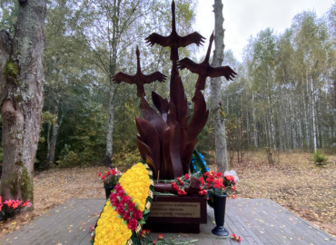 Чтобы помнили: в Брянской области открыли обновленный памятник жертвам фашистских карателей